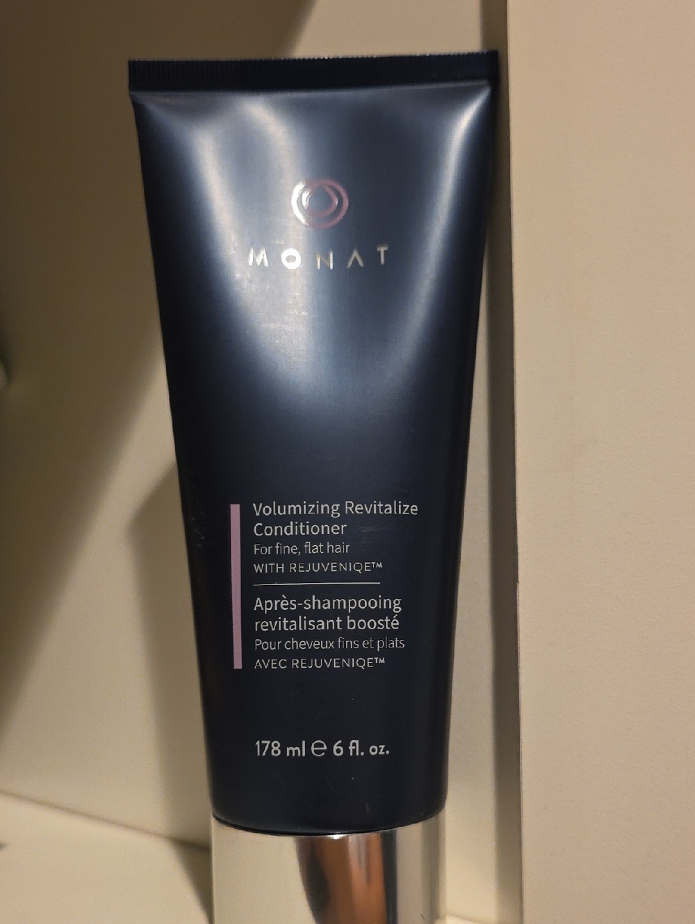 New MONAT Volumizing Revitalize Conditioner - Navy Blue
